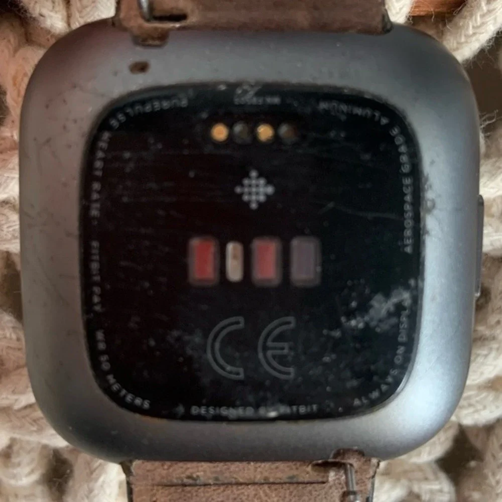 FITBIT‎ Versa 2 Smartwatch With Leather Band and Charger